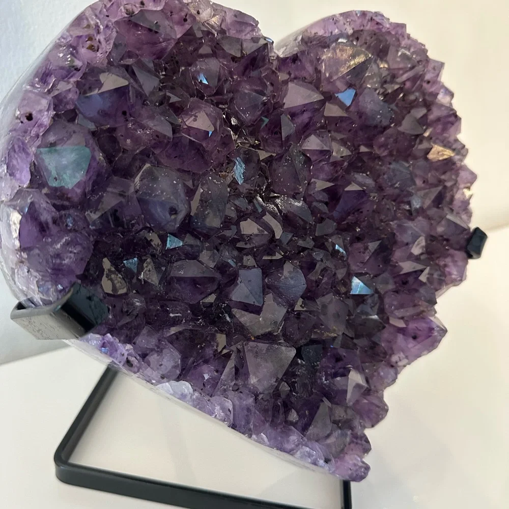 BNWT Heart-Shaped Amethyst Crystal Geode with custom stand 10.5 x 9.5 - Picture 3 of 4